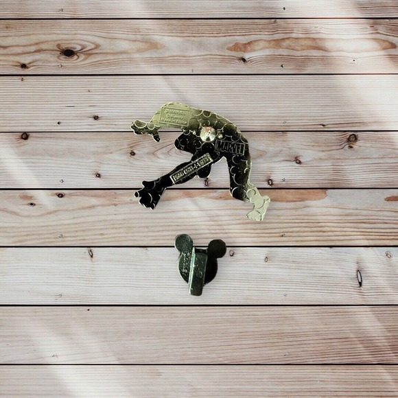 Disney‎ Pin 108554 Marvel Comics Spider-Man Avengers Hero Trading Pin Pre-Owned - Picture 4 of 7